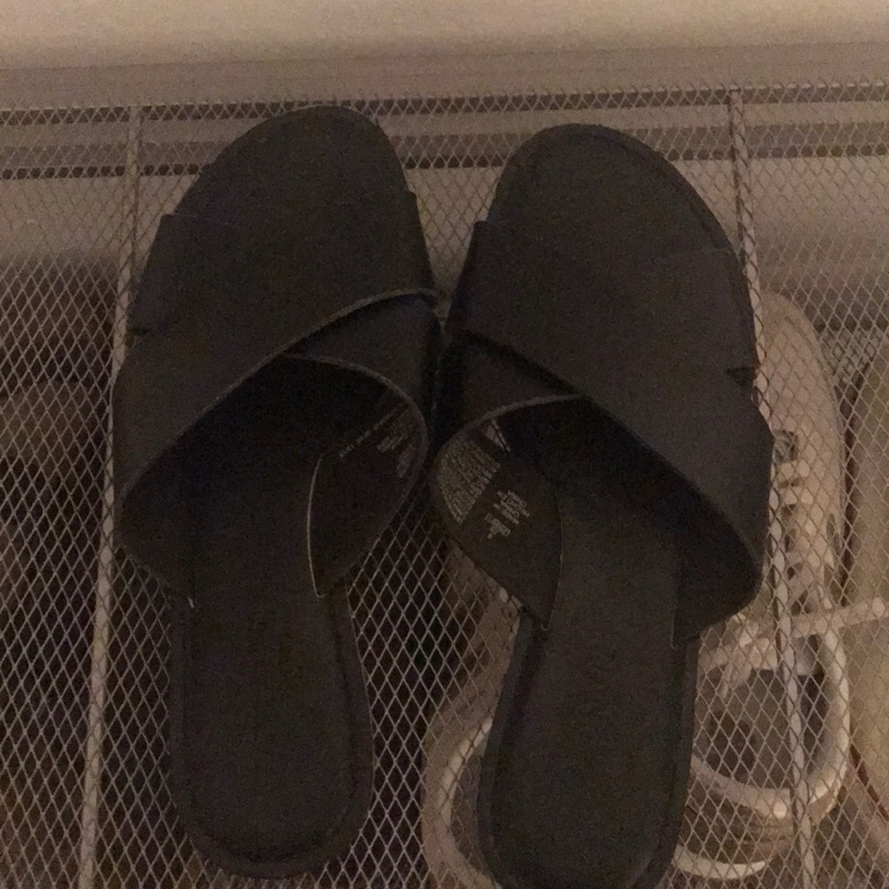 Criss Cross slide sandals